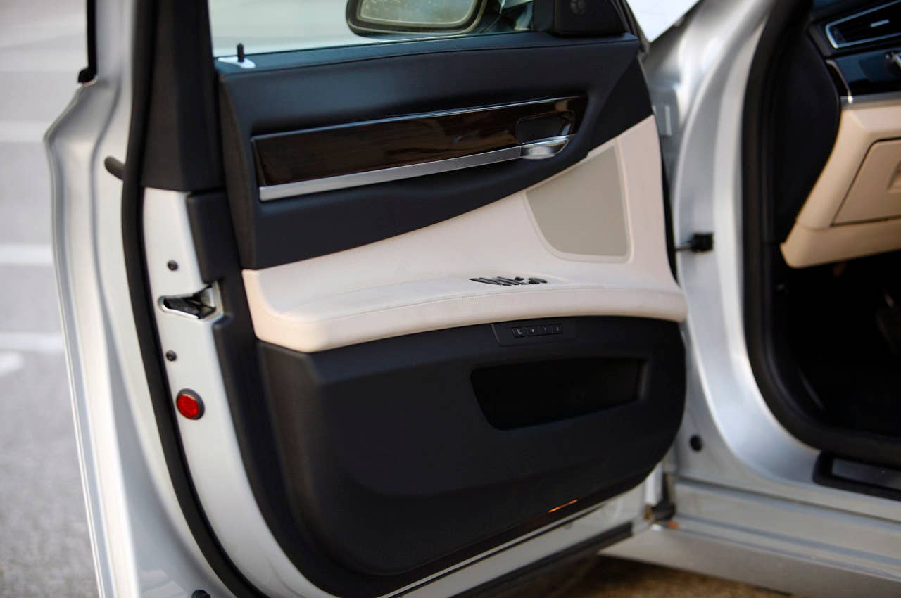 2011 BMW 740Li door