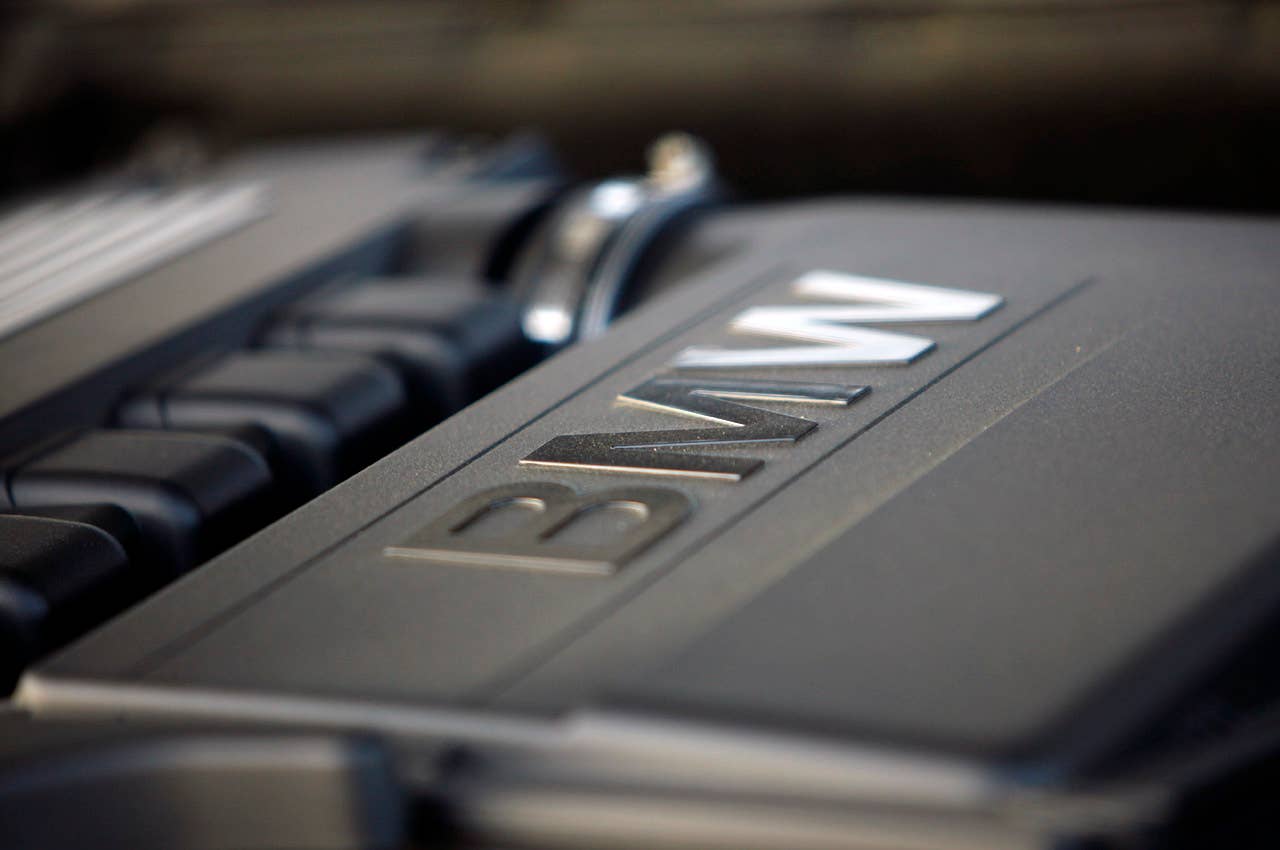 2011 BMW 740Li engine detail