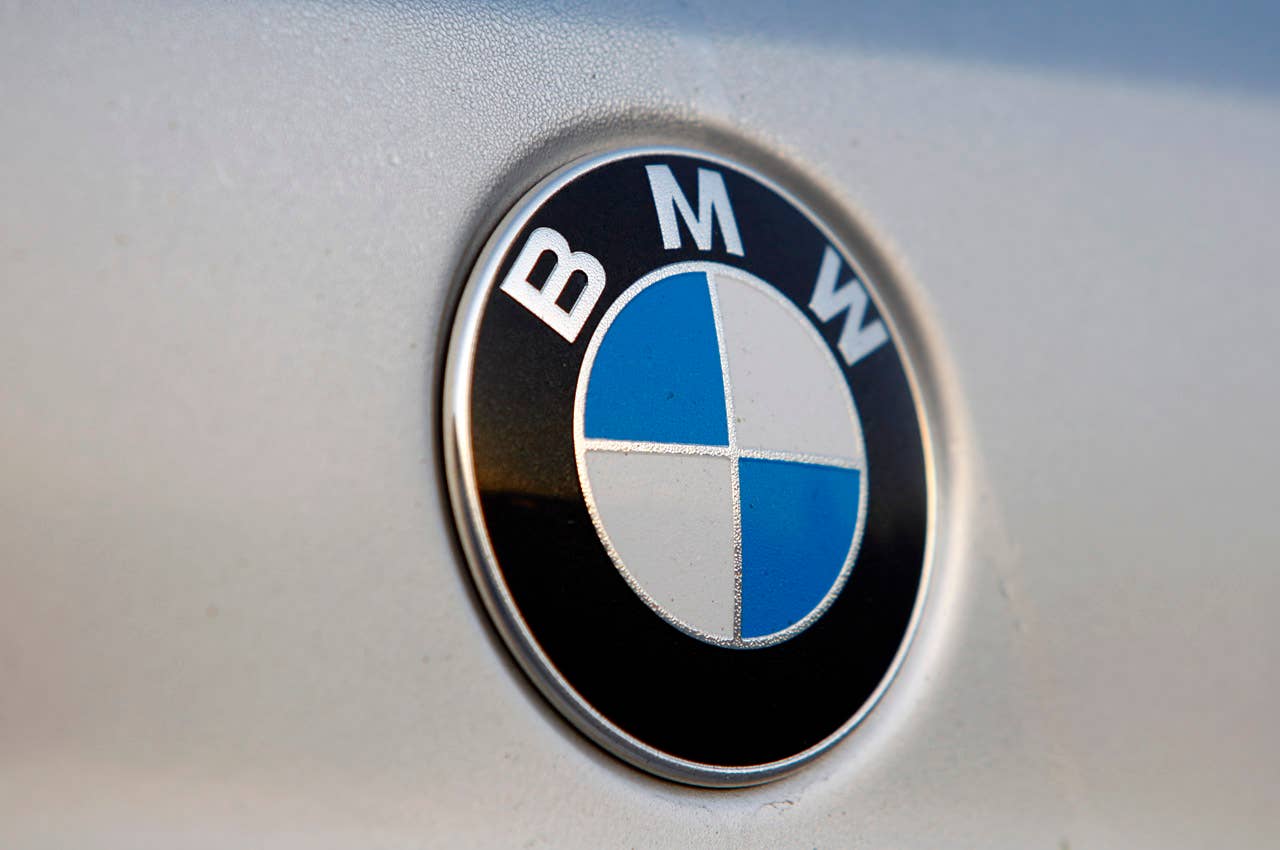 <p> 2011 BMW 740Li logo</p>