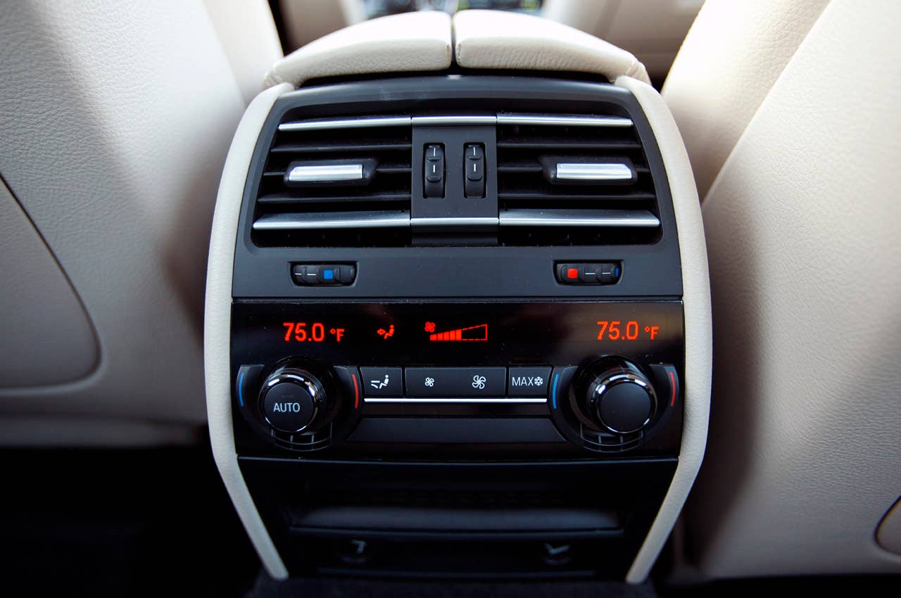 2011 BMW 740Li rear seat climate controls
