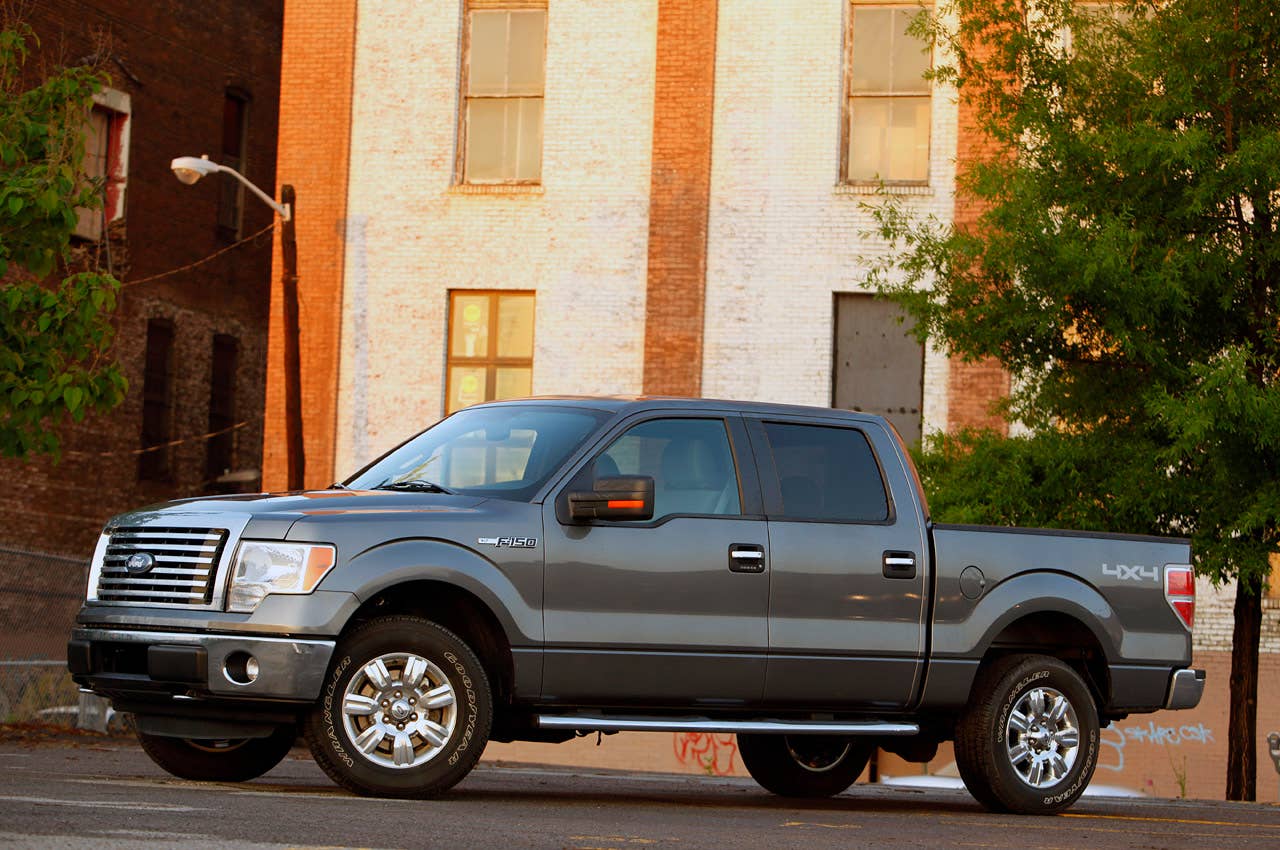 2011 Ford F-150 4x4 SuperCrew front 3/4 view