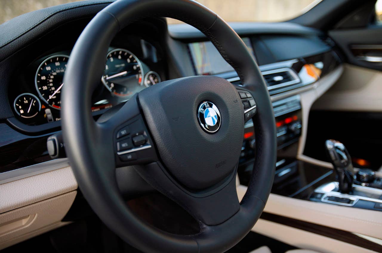2011 BMW 740Li steering wheel