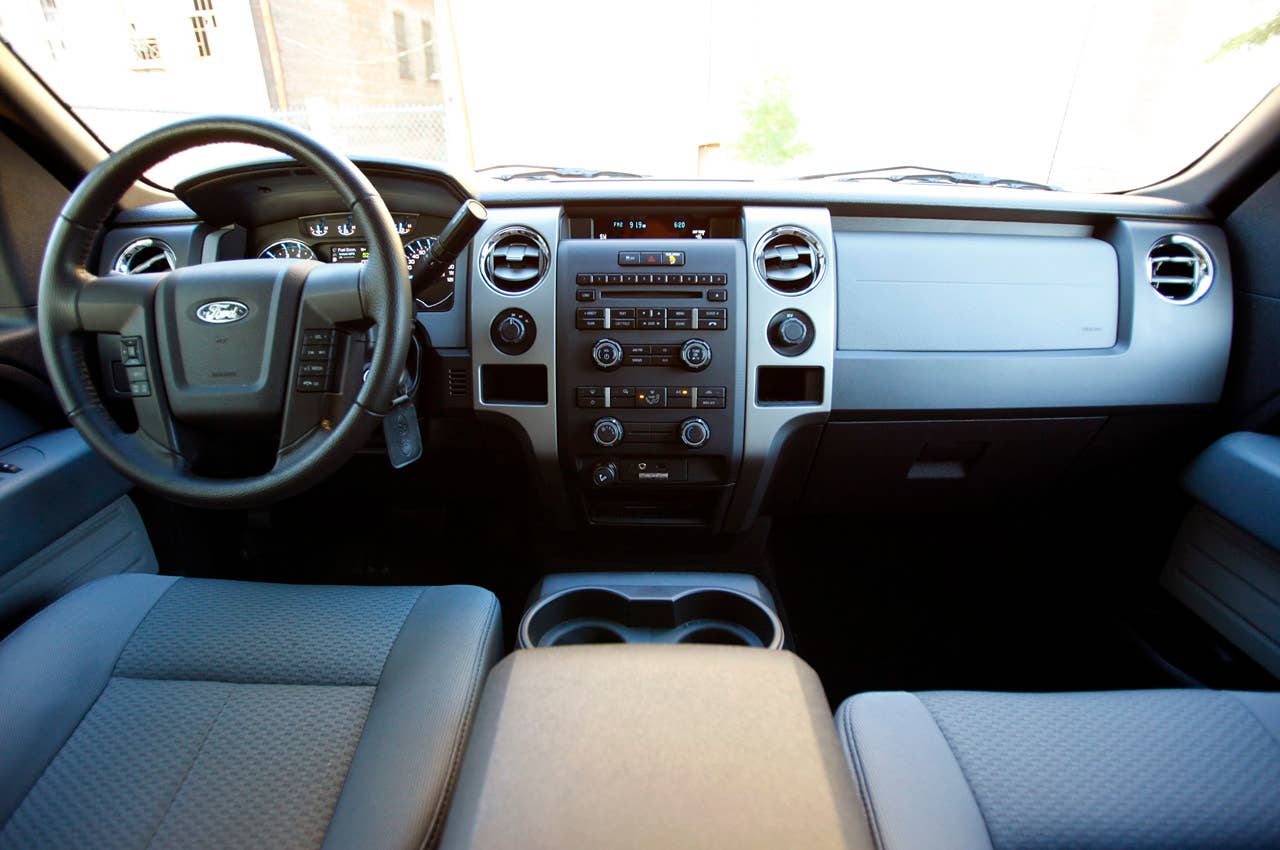 2011 Ford F-150 4x4 SuperCrew interior