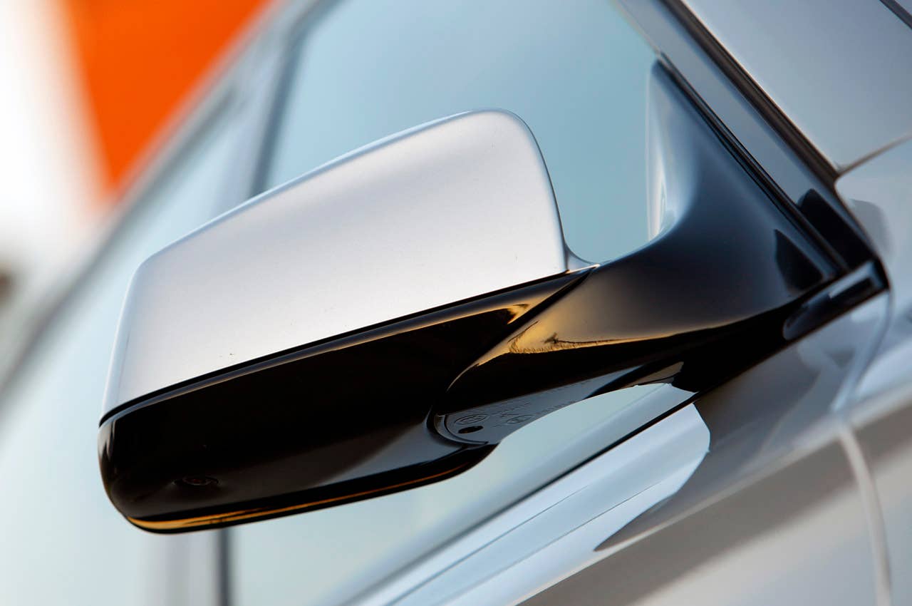2011 BMW 740Li side mirror