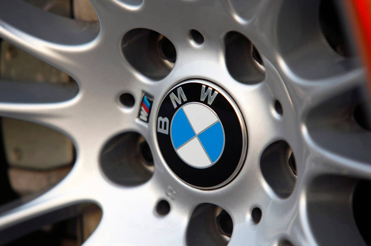 2011 BMW 740Li wheel detail