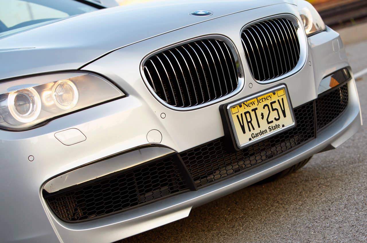 2011 BMW 740Li front detail