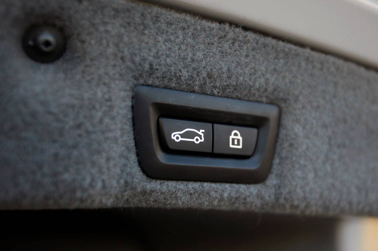 2011 BMW 740Li trunk release button