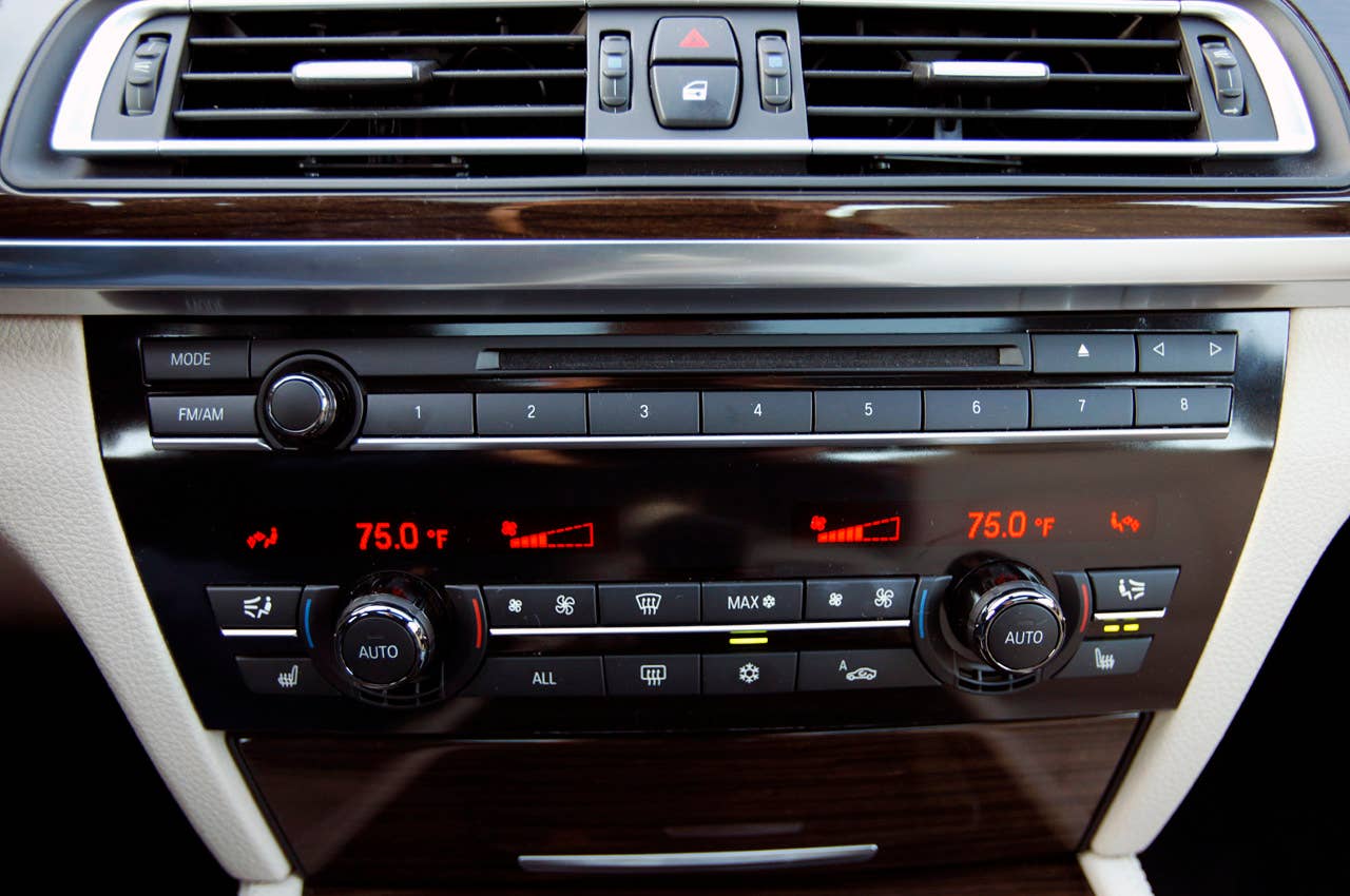2011 BMW 740Li instrument panel