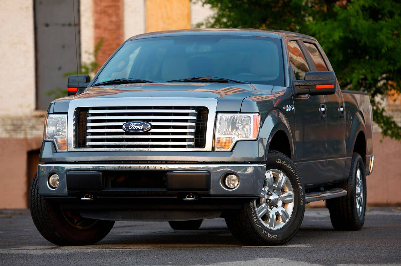 2011 Ford F-150 4x4 SuperCrew front 3/4 view