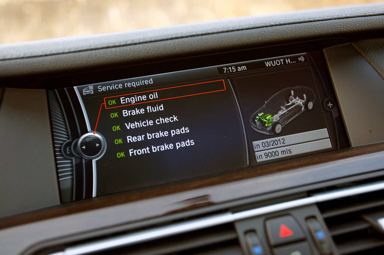 2011 BMW 740Li services required display