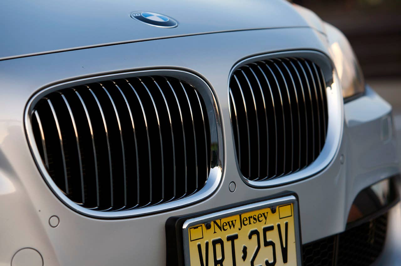 2011 BMW 740Li grille