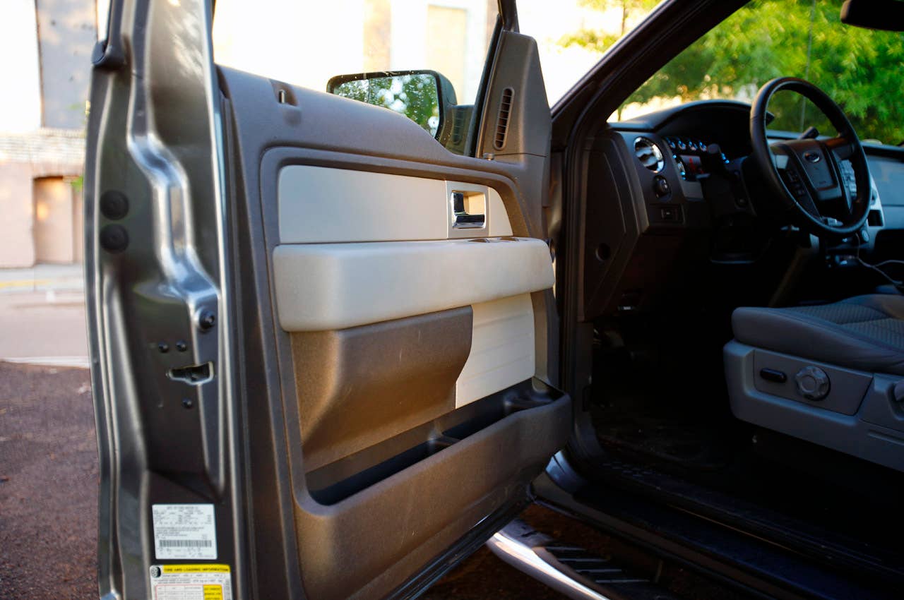 2011 Ford F-150 4x4 SuperCrew door