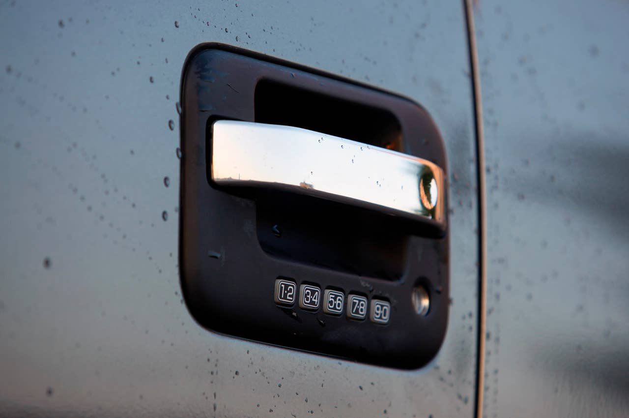 2011 Ford F-150 4x4 SuperCrew door handle