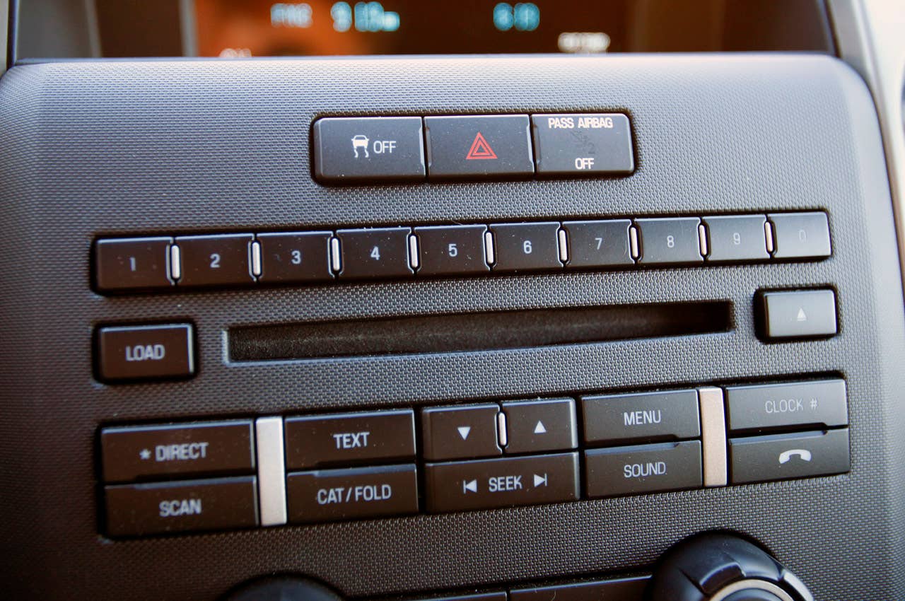 2011 Ford F-150 4x4 SuperCrew audio controls