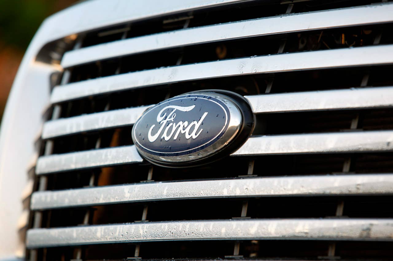 2011 Ford F-150 4x4 SuperCrew grille