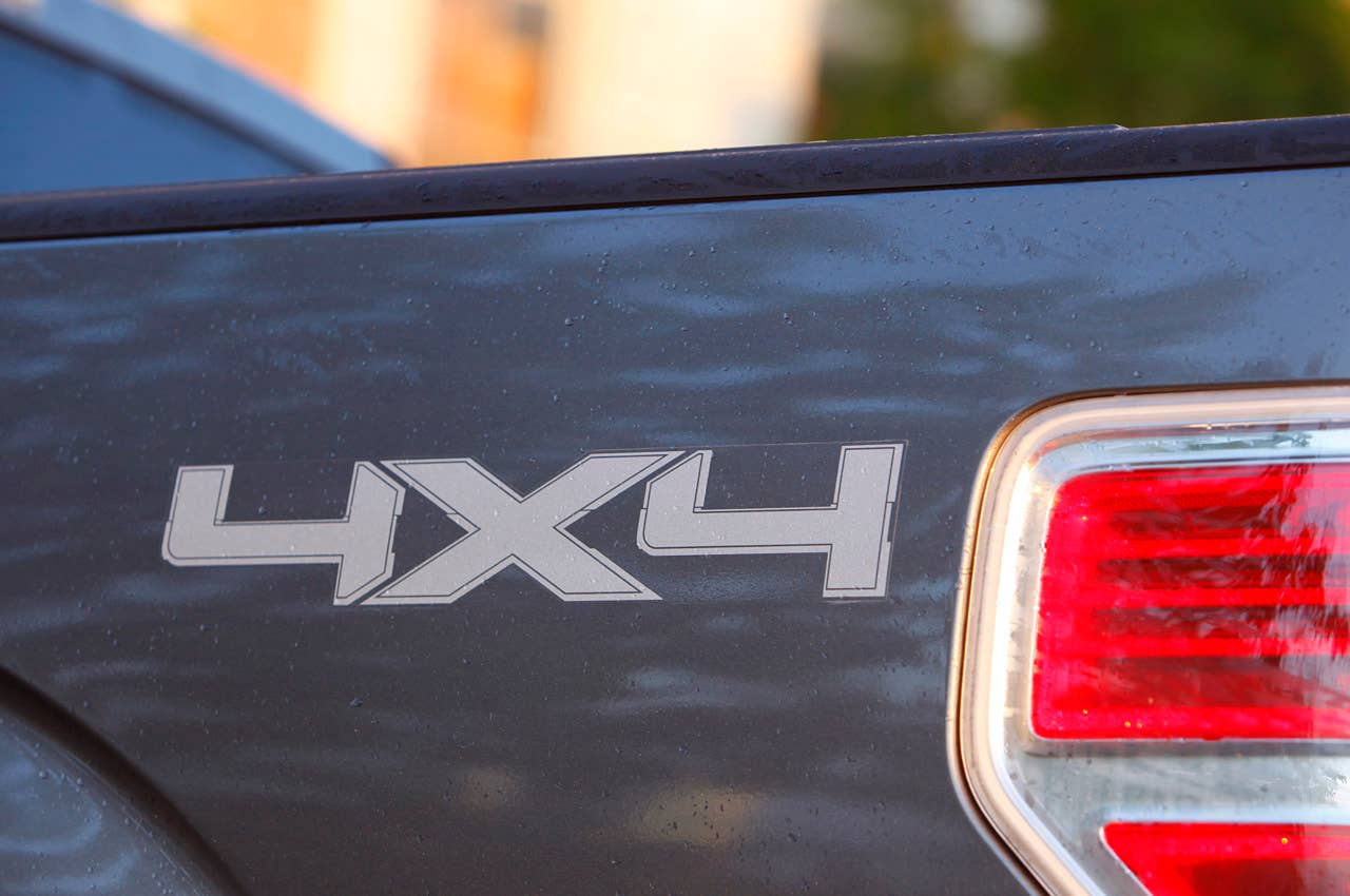 2011 Ford F-150 4x4 SuperCrew graphics