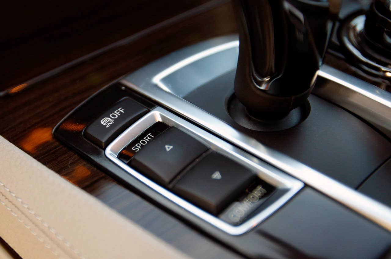 2011 BMW 740Li sport mode button