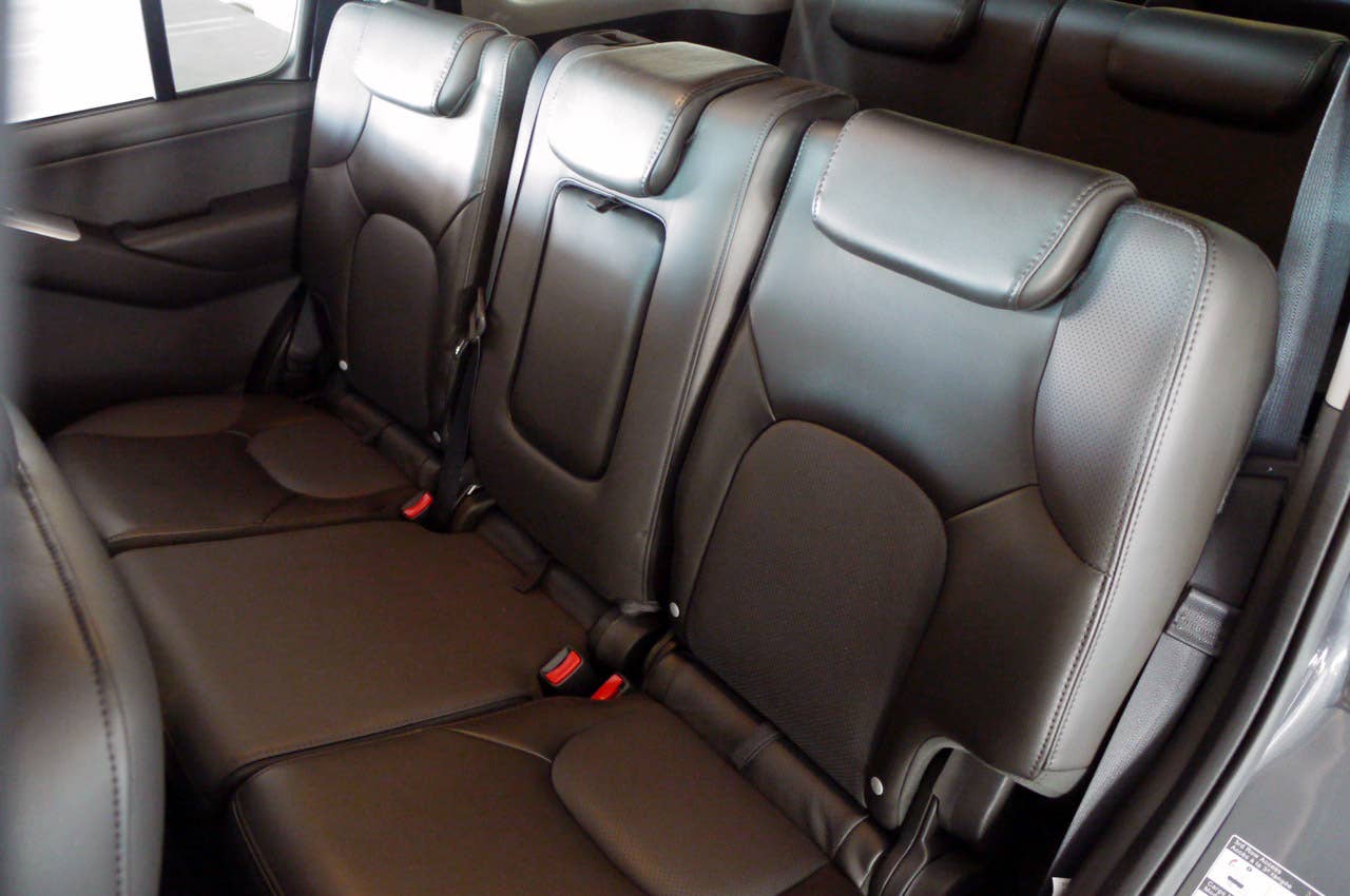 2011 Nissan Pathfinder rear seats