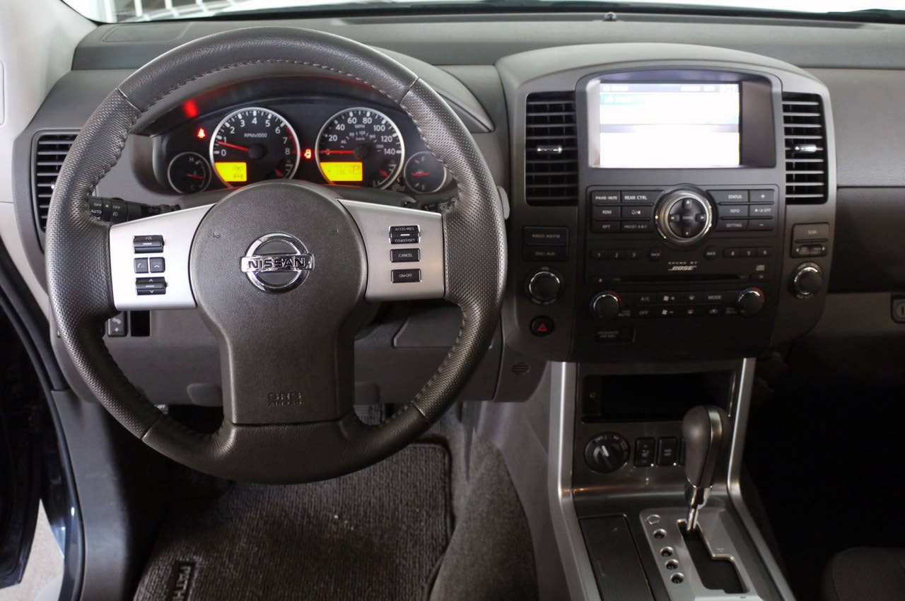 2011 Nissan Pathfinder interior