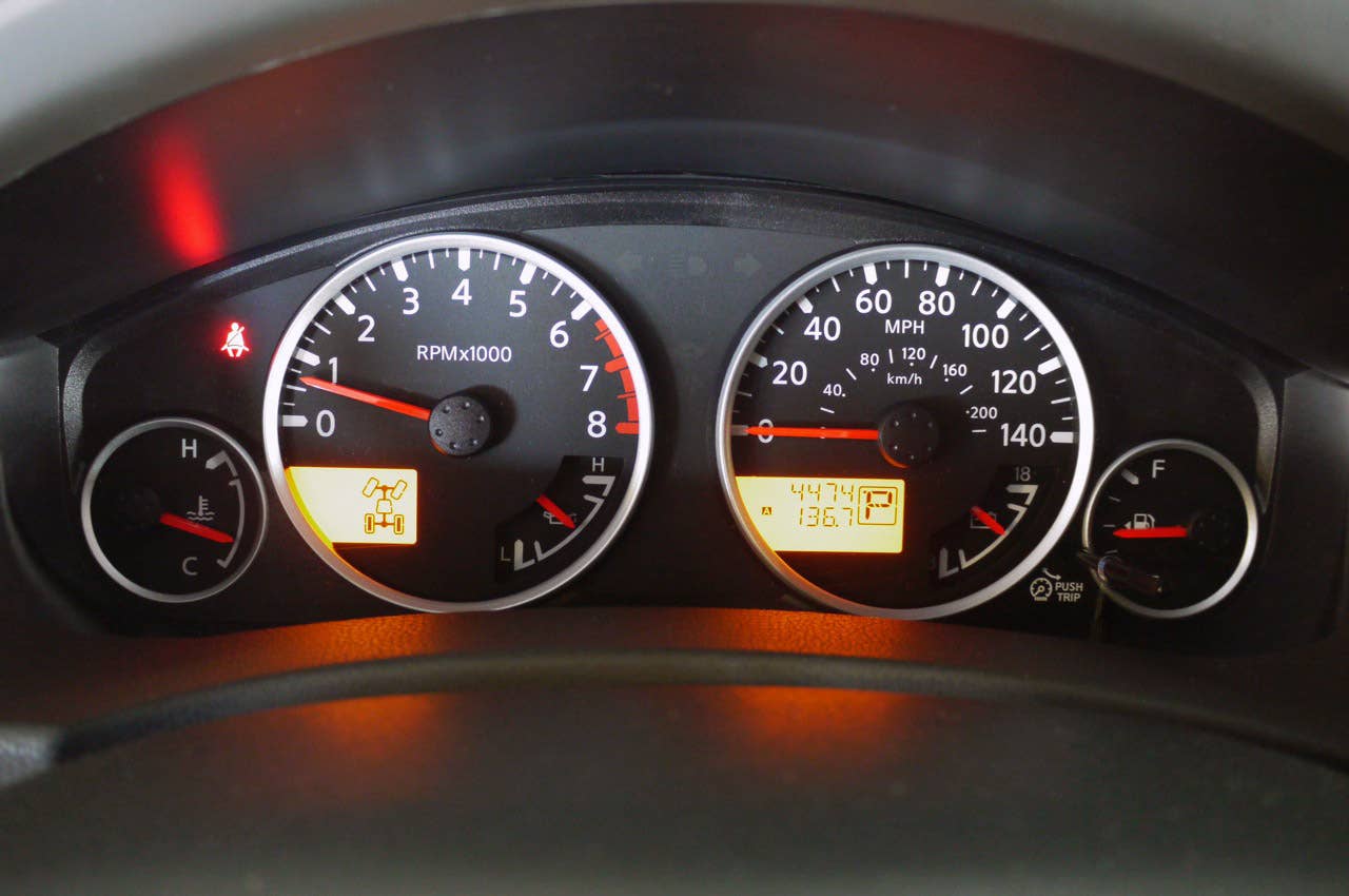 2011 Nissan Pathfinder gauges