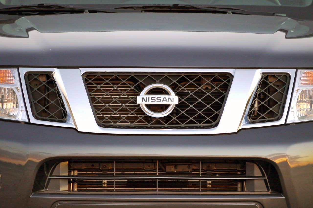 2011 Nissan Pathfinder grille