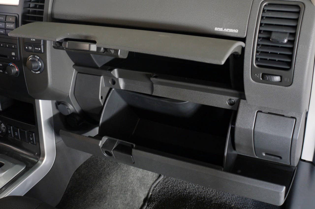2011 Nissan Pathfinder glove box