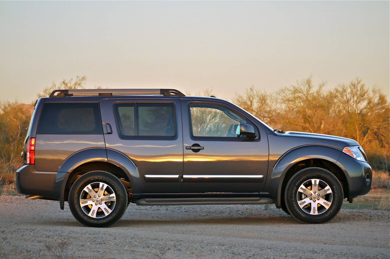2011 Nissan Pathfinder side view
