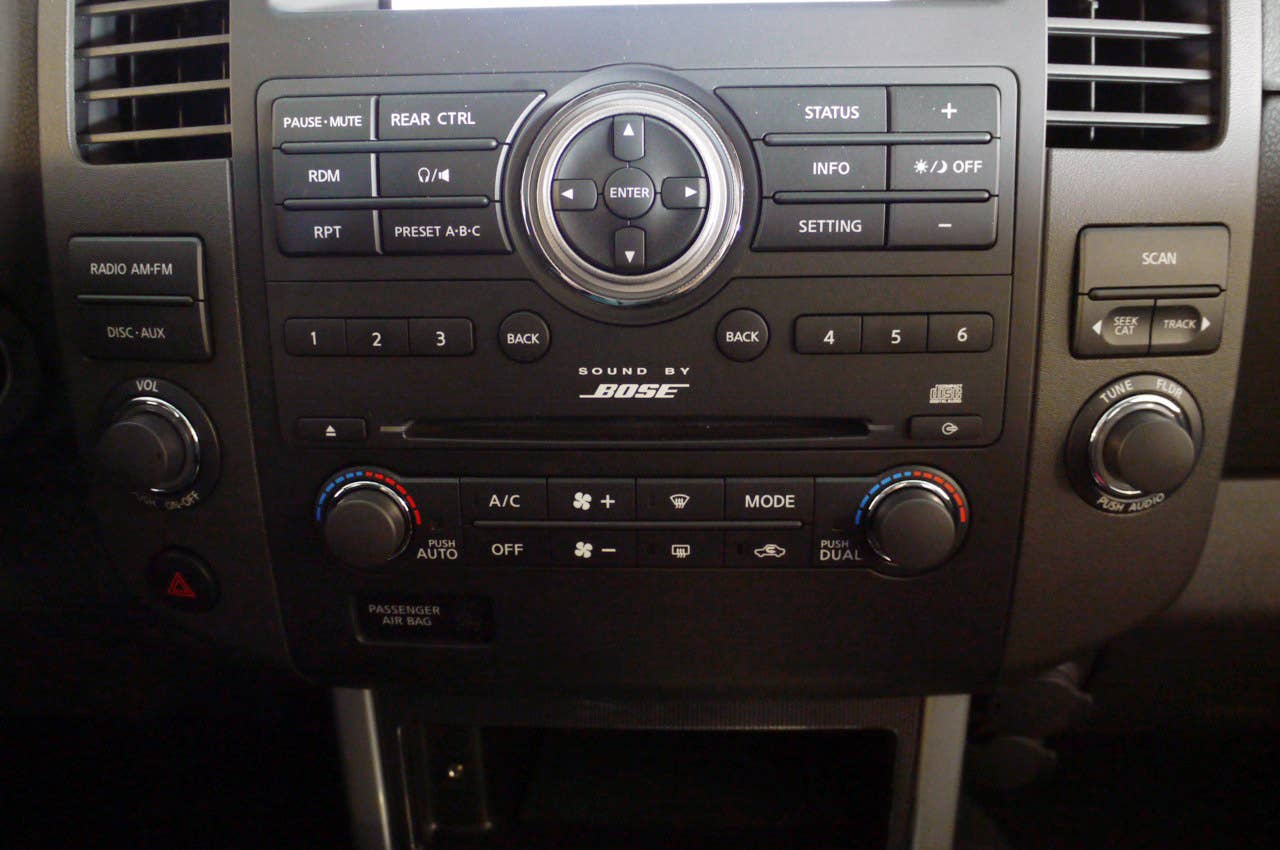 2011 Nissan Pathfinder instrument panel