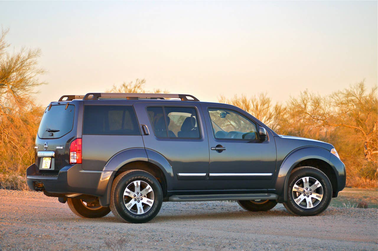 2011 Nissan Pathfinder rear 3/4 view