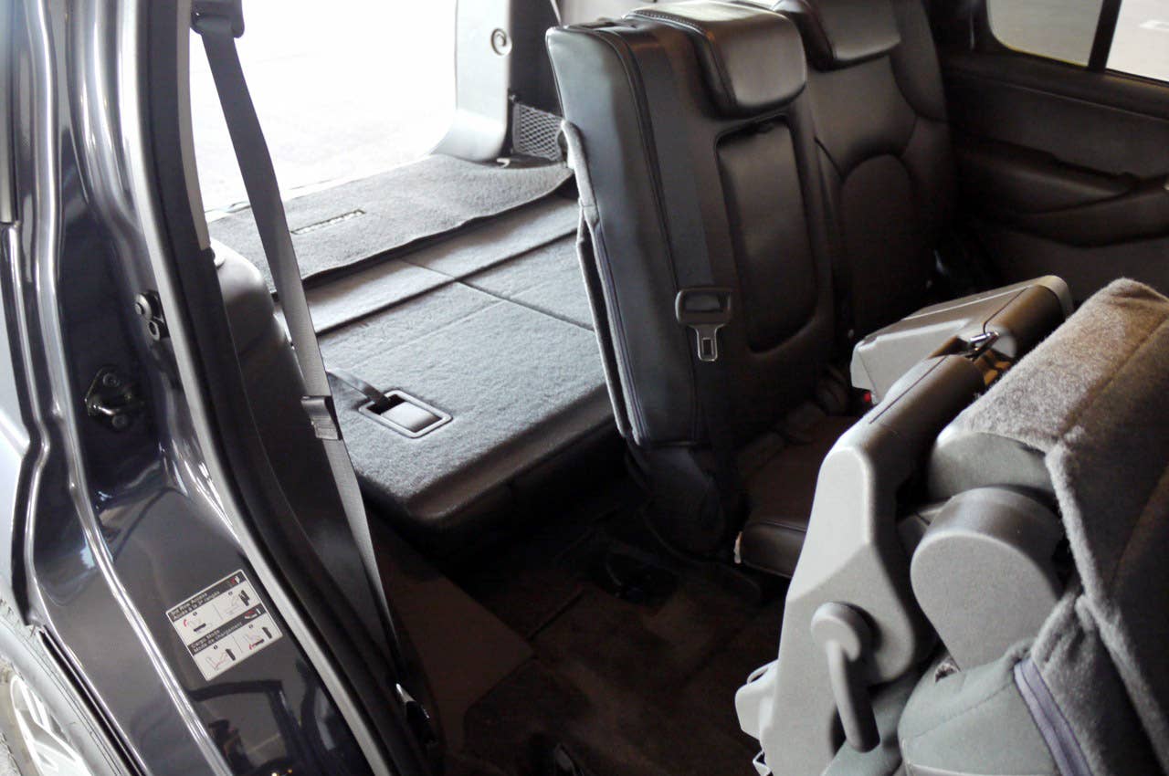 2011 Nissan Pathfinder fold down rear seats