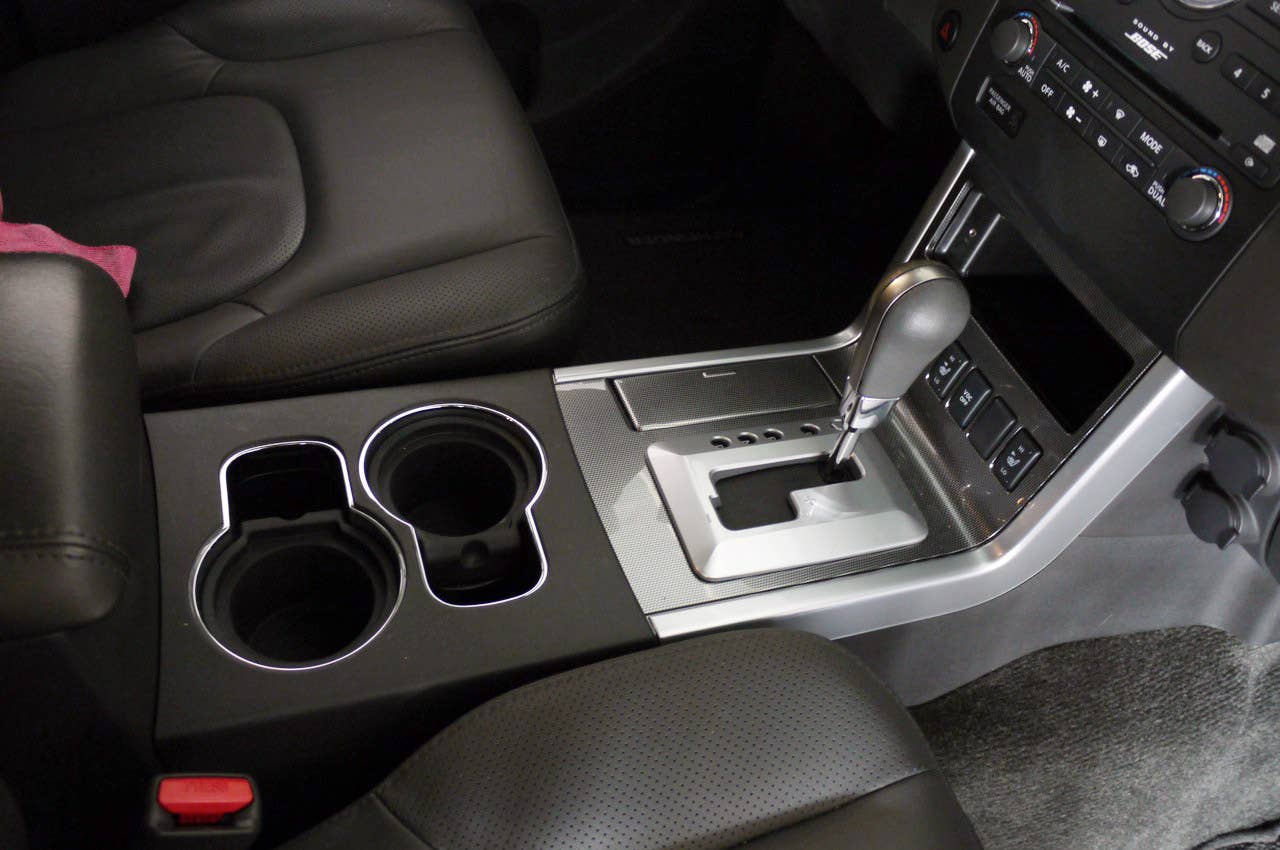 2011 Nissan Pathfinder center console