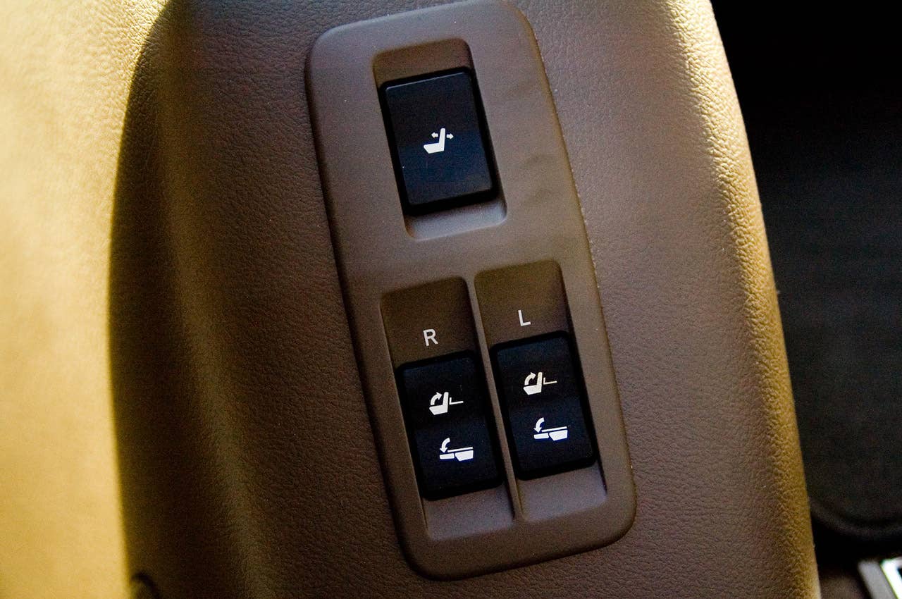 2011 Lexus GX 460 seat controls