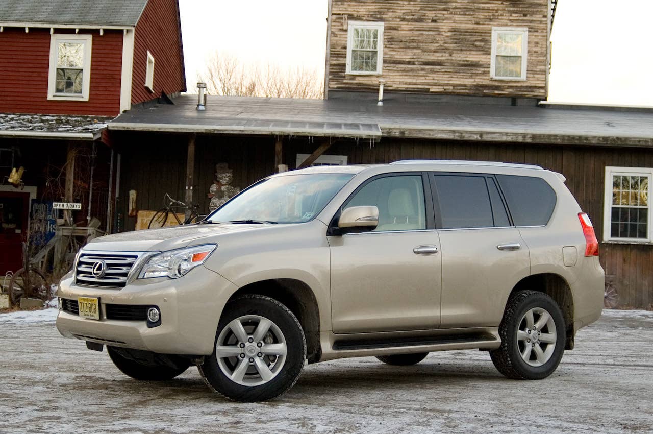 2011 Lexus GX 460 front 3/4 view