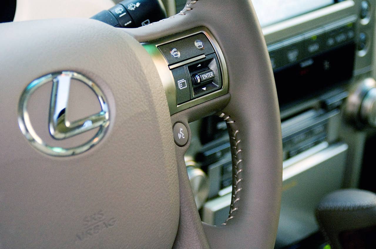 2011 Lexus GX 460 steering wheel controls
