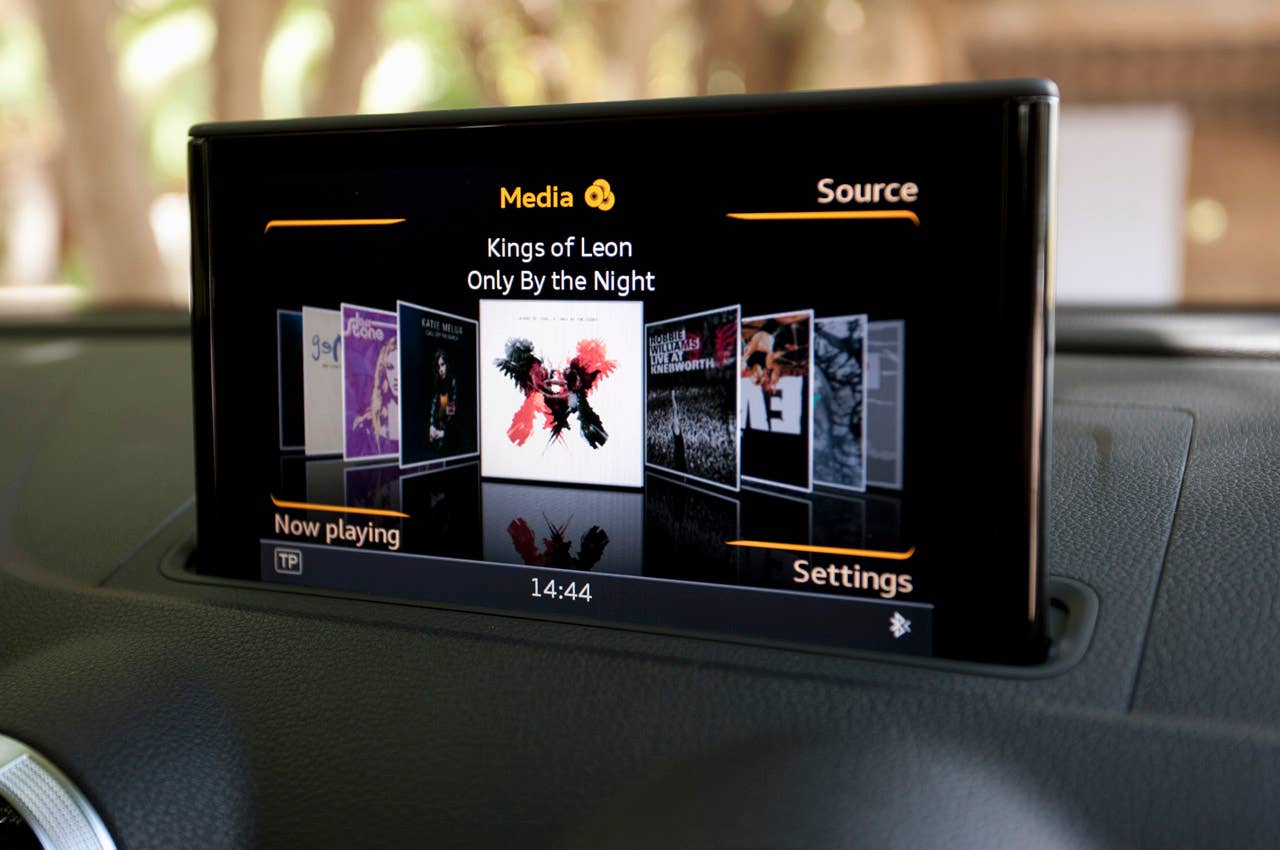 2013 Audi A3 multimedia system display