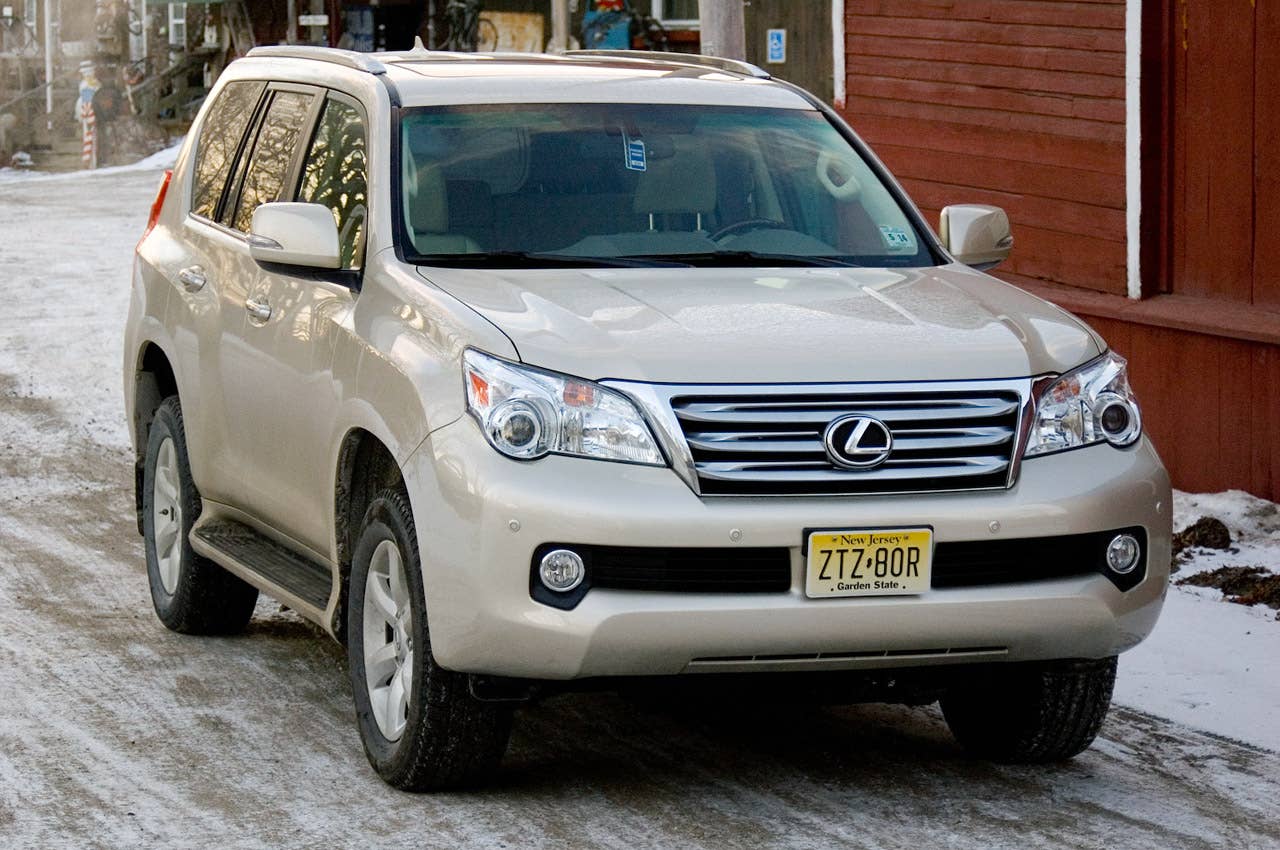 2011 Lexus GX 460 front 3/4 view