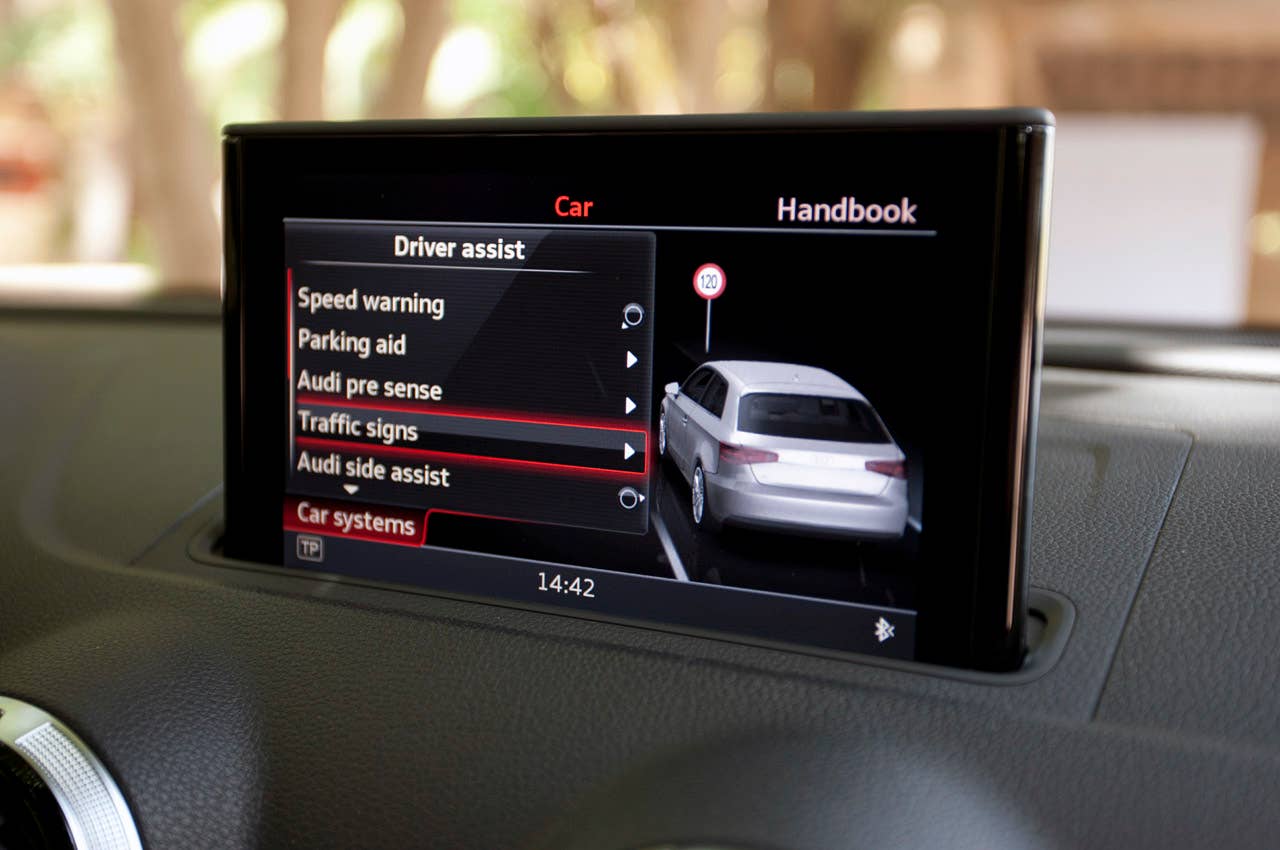 2013 Audi A3 multimedia system display