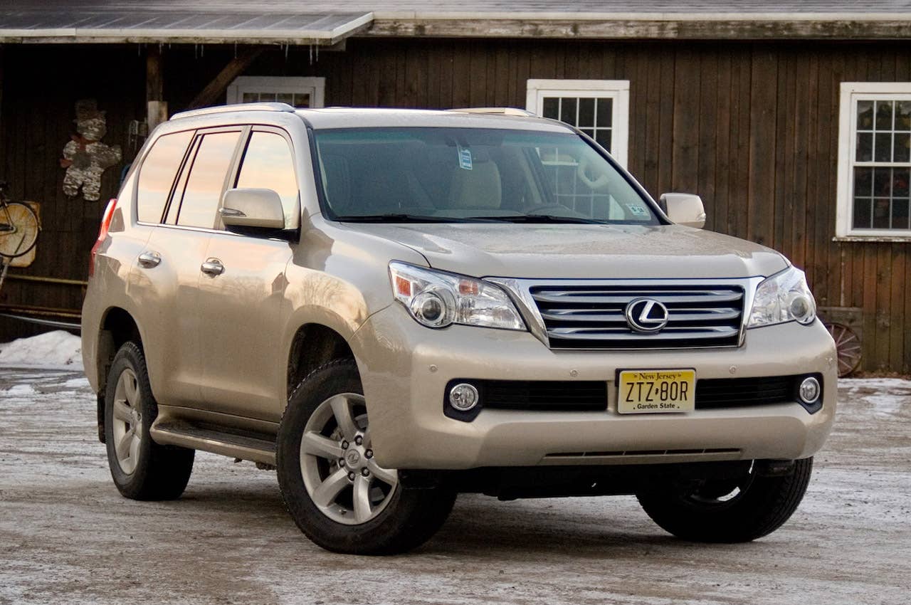 2011 Lexus GX 460 front 3/4 view