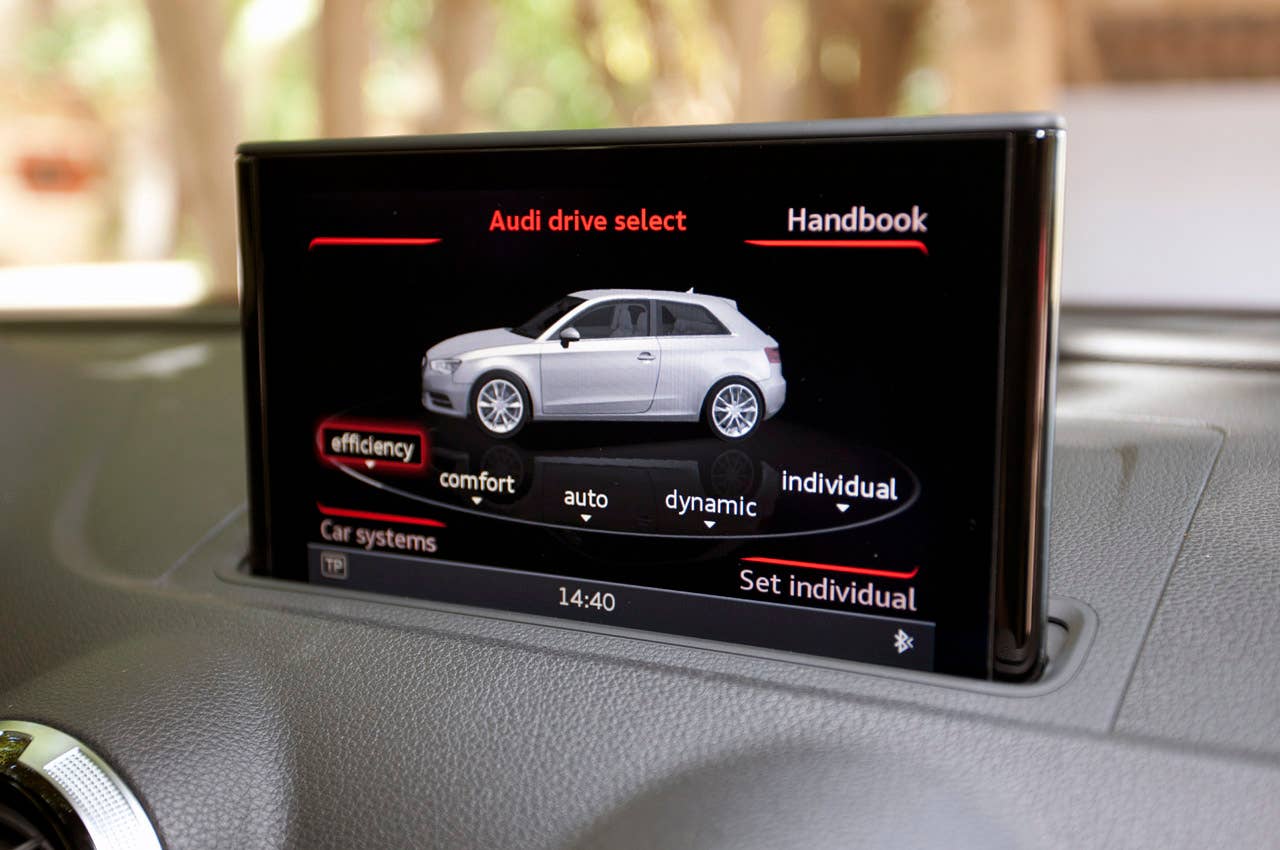 2013 Audi A3 multimedia system display