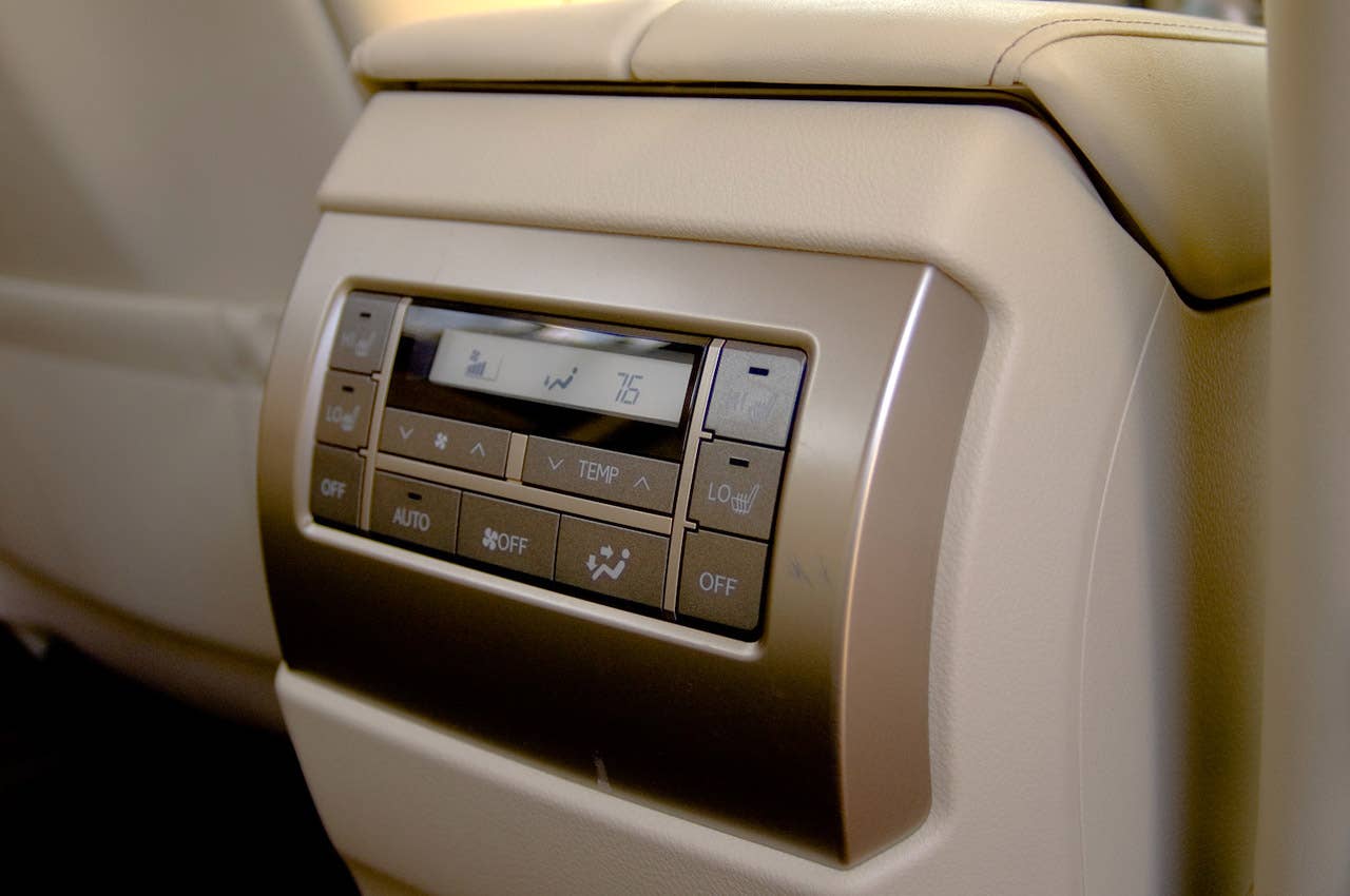 2011 Lexus GX 460 rear seat climate controls