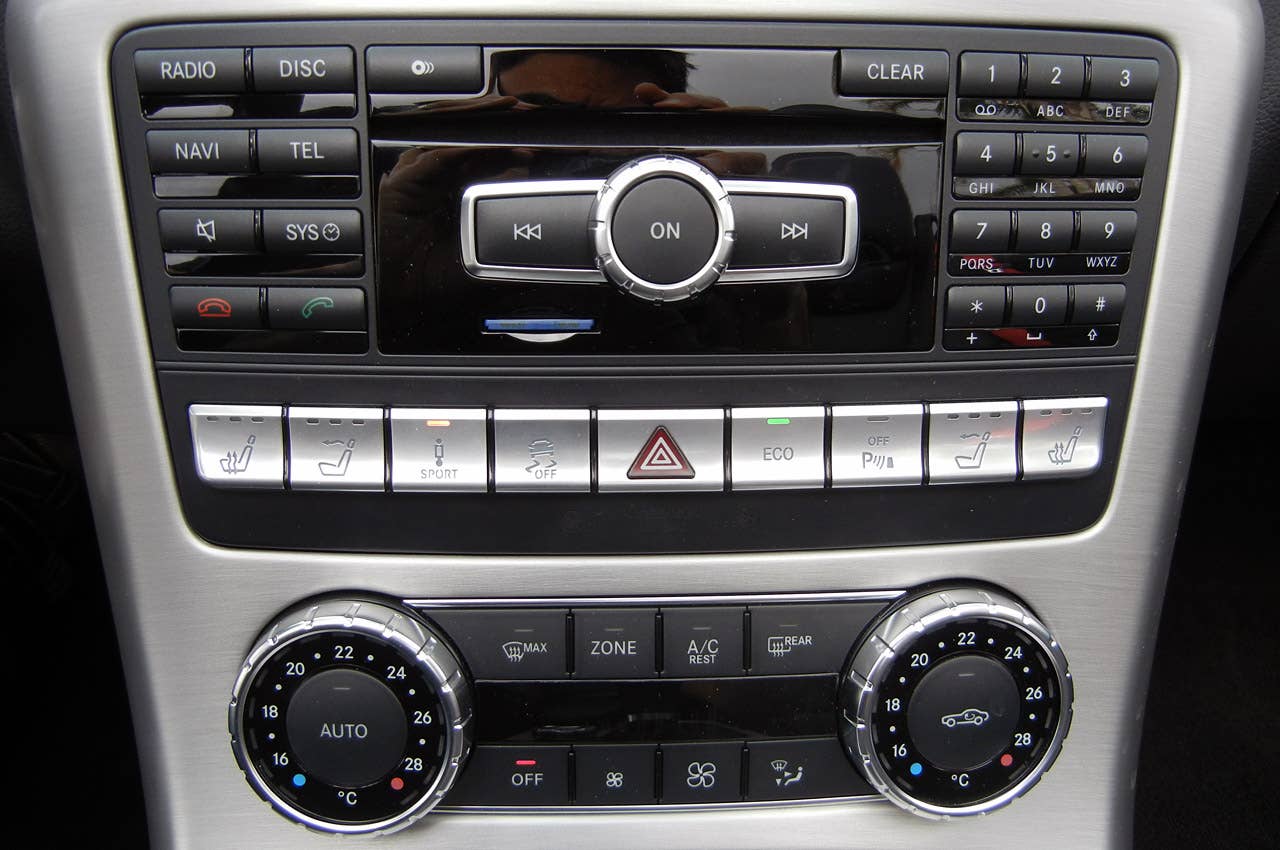2012 Mercedes-Benz SLK instrument panel