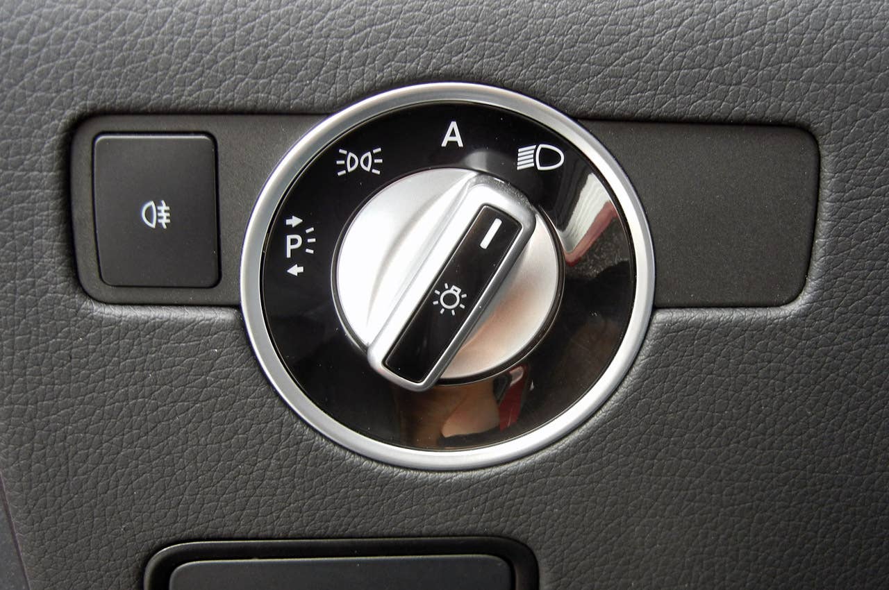 2012 Mercedes-Benz SLK headlight switch