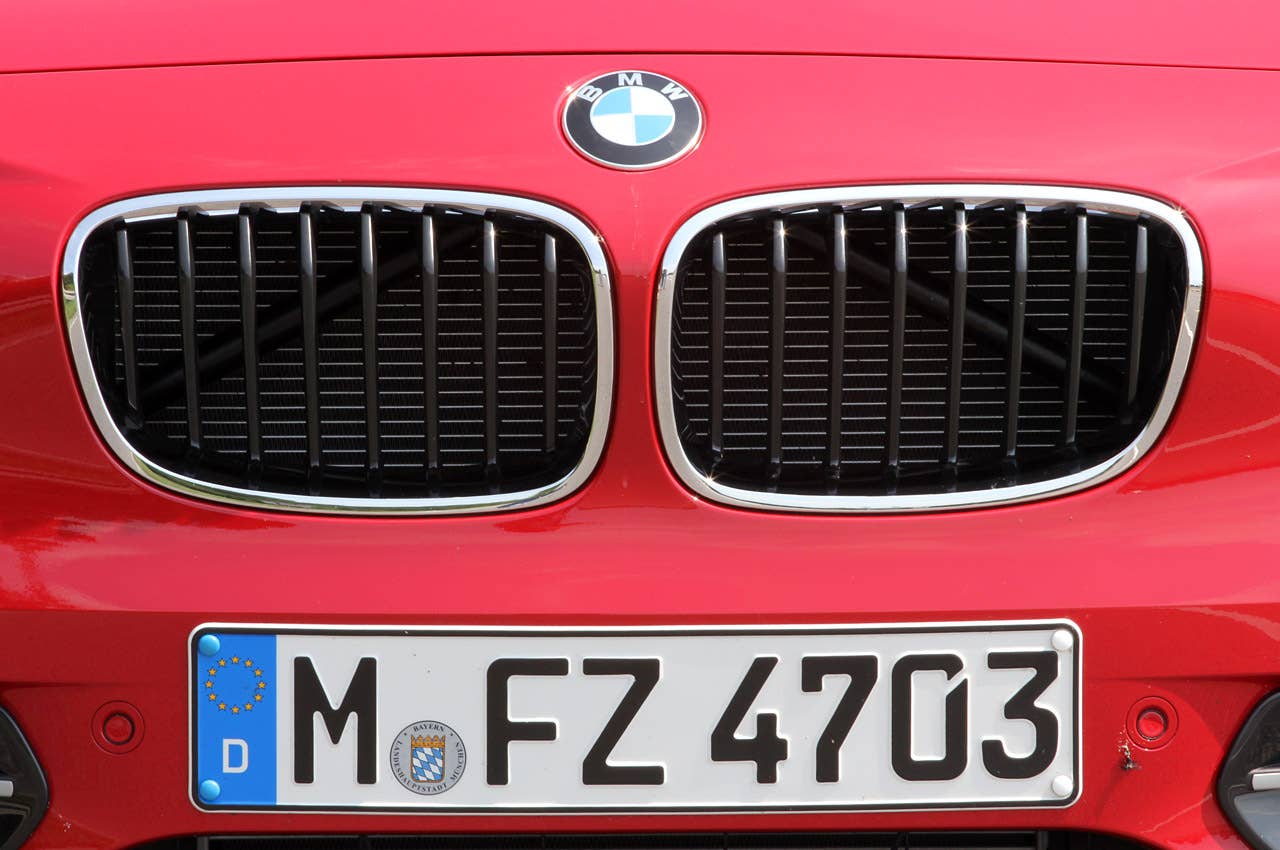 2012 BMW 1 Series Five-Door grille