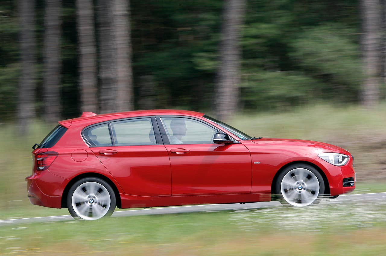 2012 BMW 1 Series Five-Door driving