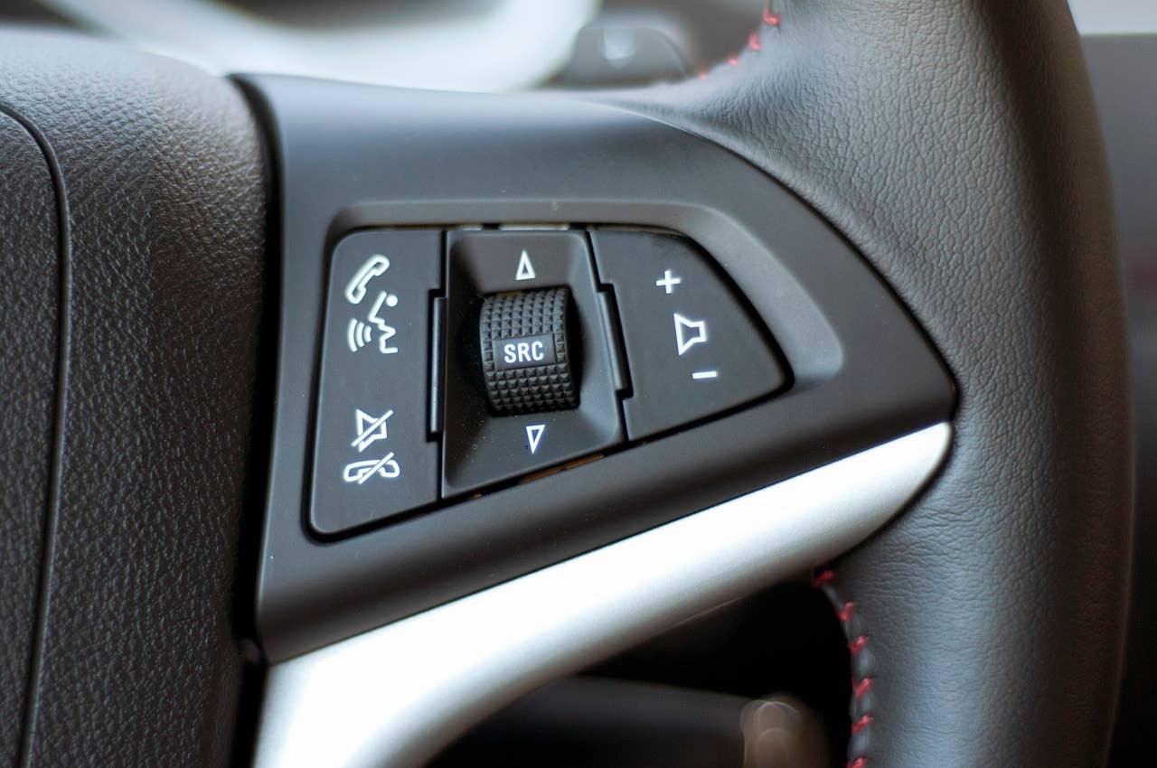 2012 Chevrolet Camaro ZL1 steering wheel controls