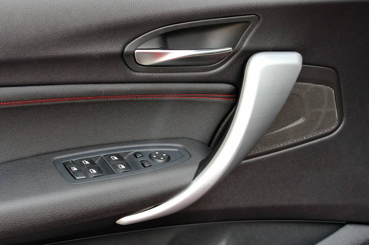 2012 BMW 1 Series Five-Door door handle