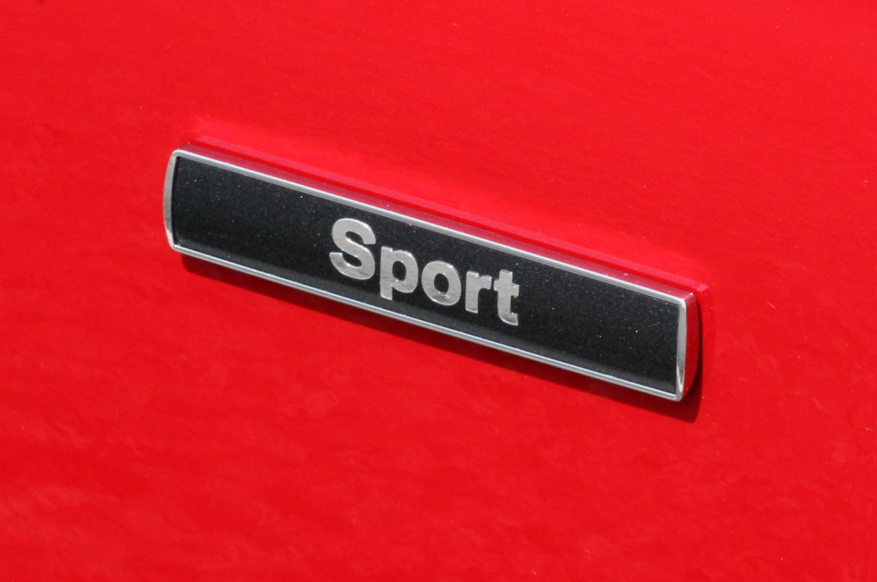 2012 BMW 1 Series Five-Door badge