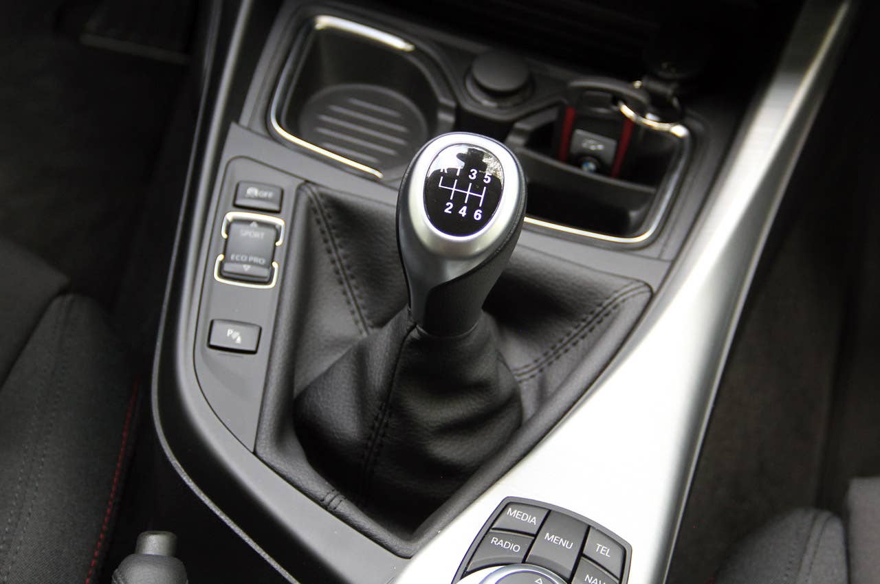 2012 BMW 1 Series Five-Door shifter
