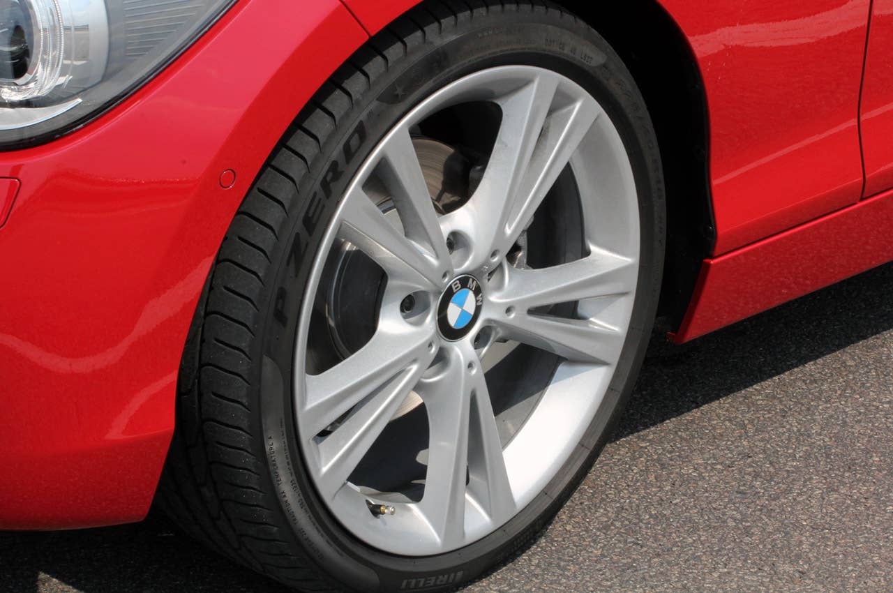 2012 BMW 1 Series Five-Door wheel