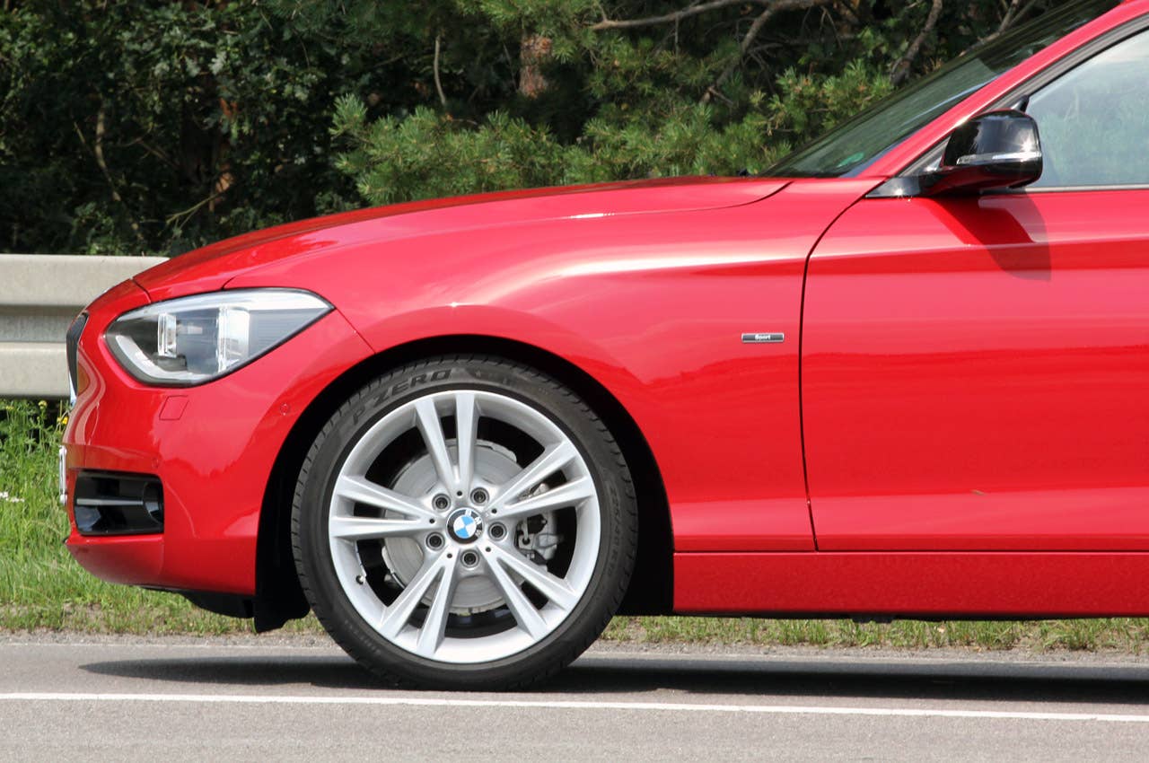 2012 BMW 1 Series Five-Door side detail